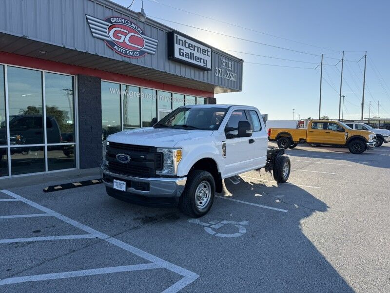 2017 Ford F-350 SRW 4x4 Cab & Chassis