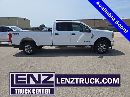 2017_Ford_F-350 SRW Super Duty_4x4 Crew Cab XLT_ Fond du Lac WI