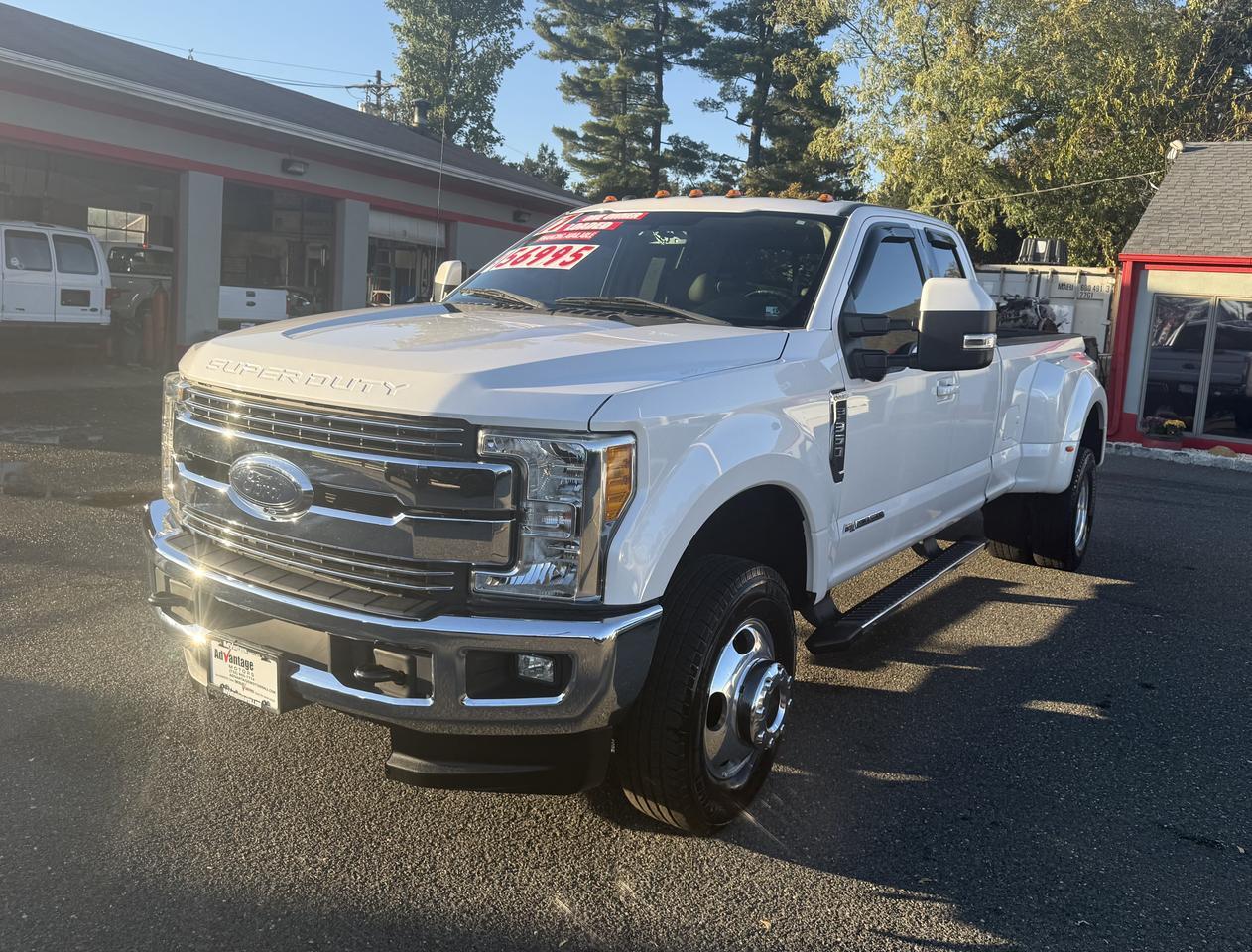 2017 Ford F-350 Super Duty Lariat 4x4 4dr SuperCab 8 ft. LB DRW Pickup