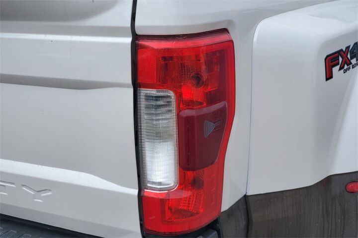 2017 Ford F-350SD Lariat  TX