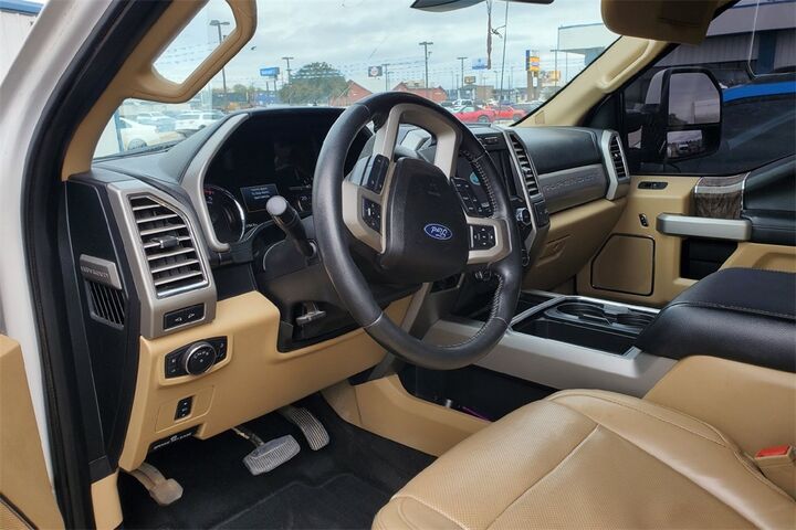 2017 Ford F-350SD Lariat  TX