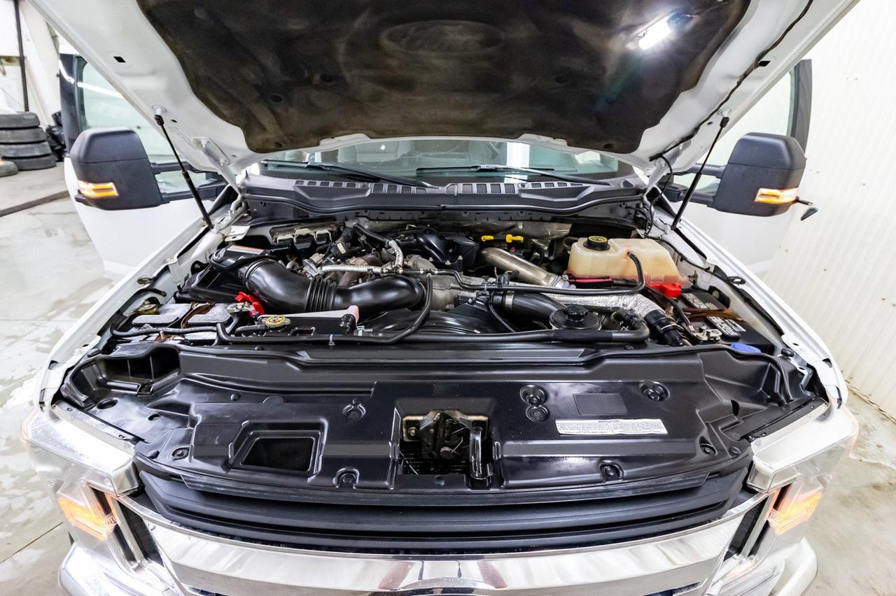 2017 Ford F-550 4x4 Crew Cab XLT Deck Diesel Red Deer AB