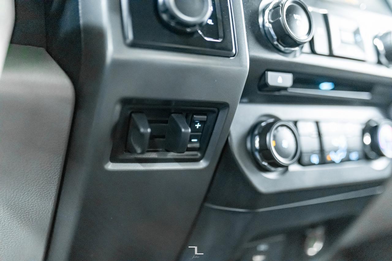 2017 Ford F-550 4x4 Crew Cab XLT Dually Deck Diesel Red Deer AB