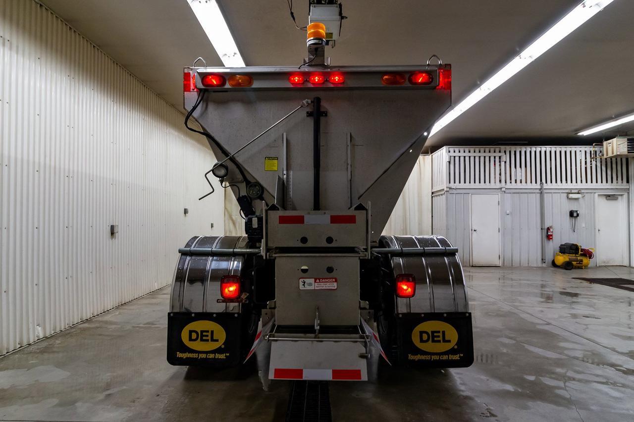 2017 Ford F-750 Reg Cab STR Sander Diesel Red Deer AB