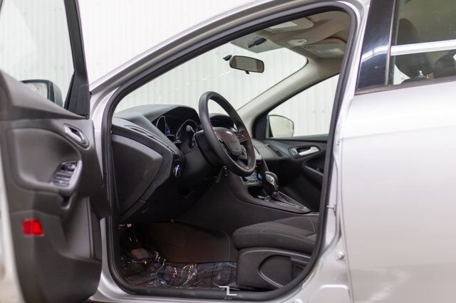 2017 Ford Focus SE BCam Red Deer AB