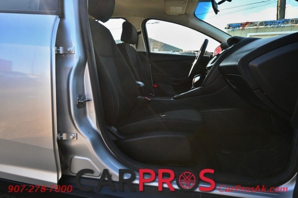 2017 Ford Focus SE Hatchback - Remote Start - Automatic - Back Up Camera - Microsoft Sync - Bluetooth - Keyless Entry - Cruise Control - Air Conditioning - Block Heater - 38 MPG Anchorage AK