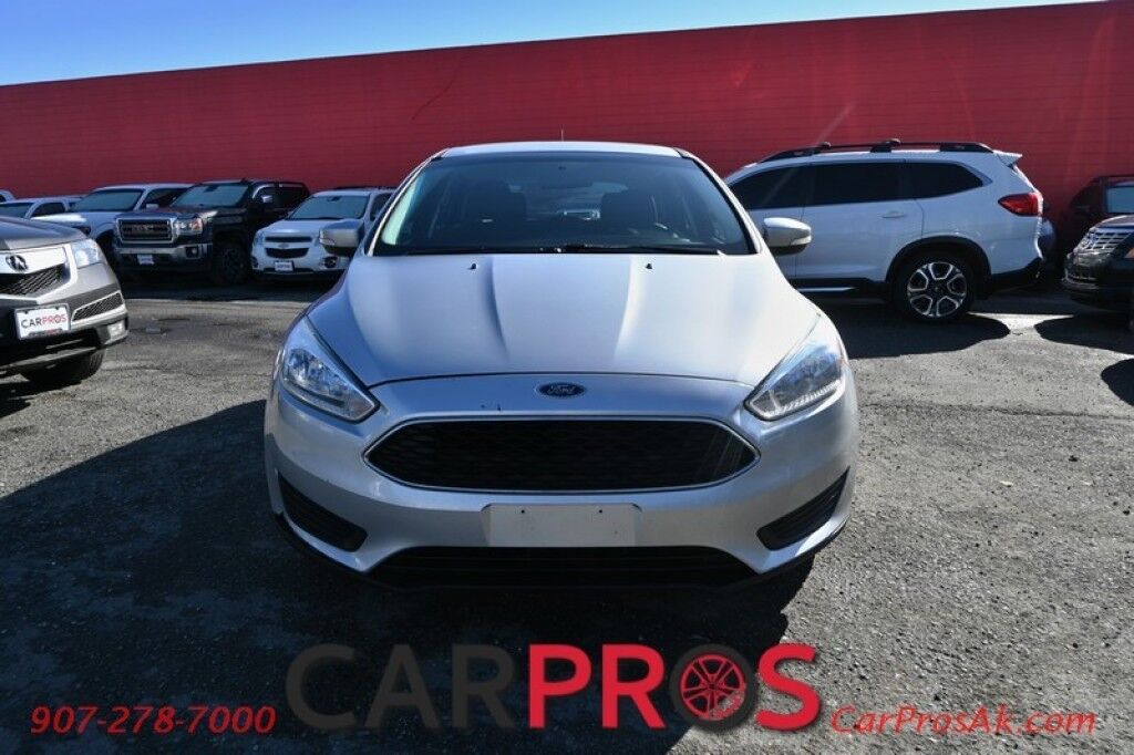 2017 Ford Focus SE Hatchback - Remote Start - Automatic - Back Up Camera - Microsoft Sync - Bluetooth - Keyless Entry - Cruise Control - Air Conditioning - Block Heater - 38 MPG