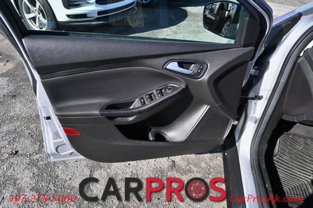 2017 Ford Focus SE Hatchback - Remote Start - Automatic - Back Up Camera - Microsoft Sync - Bluetooth - Keyless Entry - Cruise Control - Air Conditioning - Block Heater - 38 MPG Anchorage AK