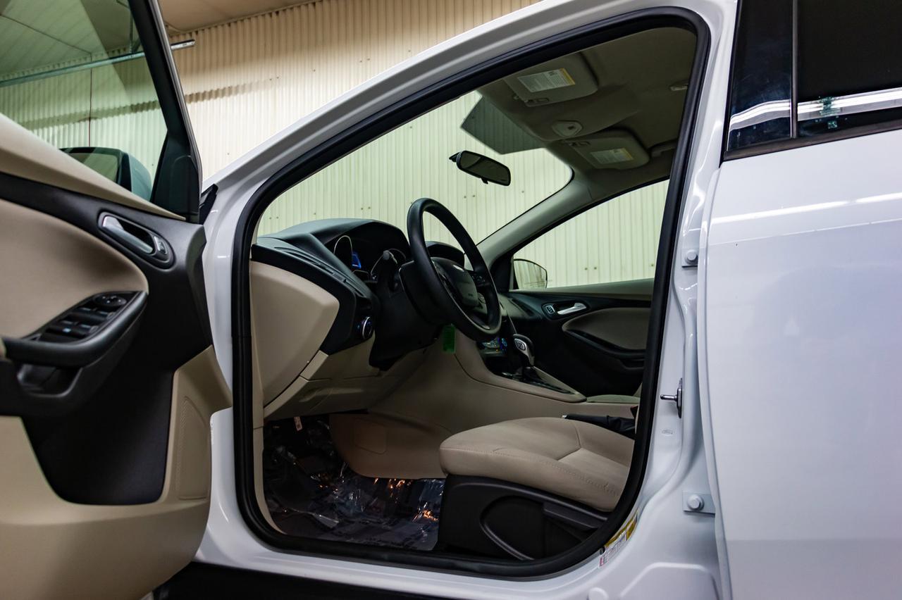 2017 Ford Focus SE Hatchback BCam Red Deer AB