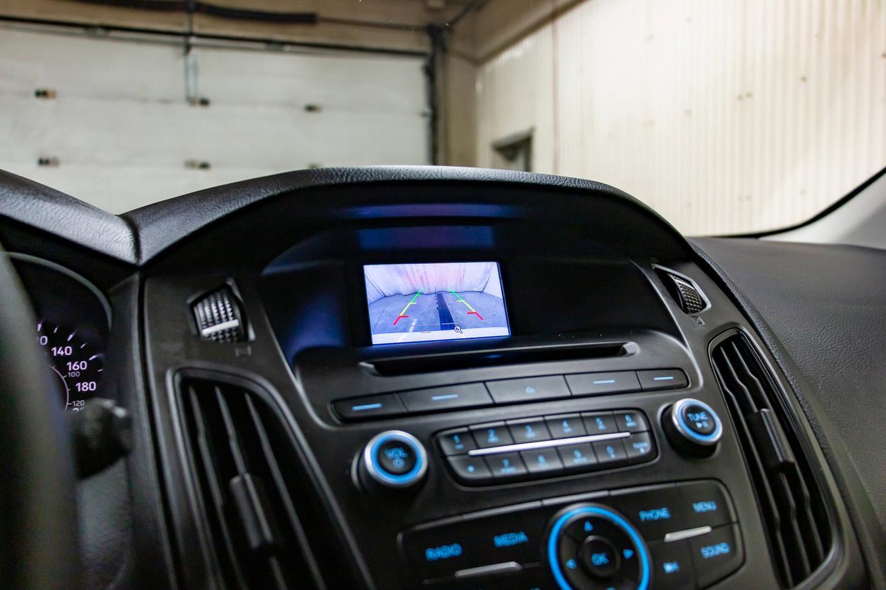 2017 Ford Focus SE Hatchback BCam Red Deer AB