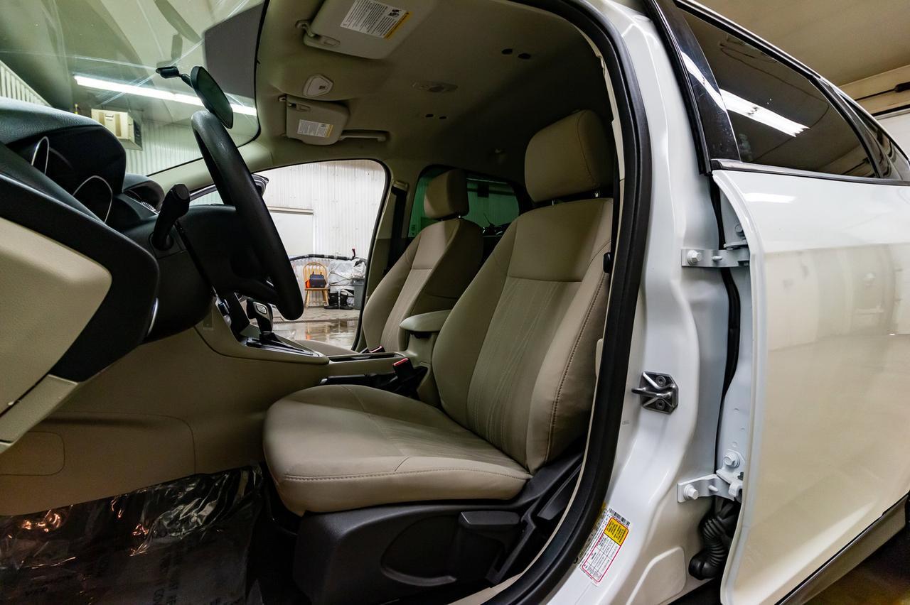 2017 Ford Focus SE Hatchback BCam Red Deer AB