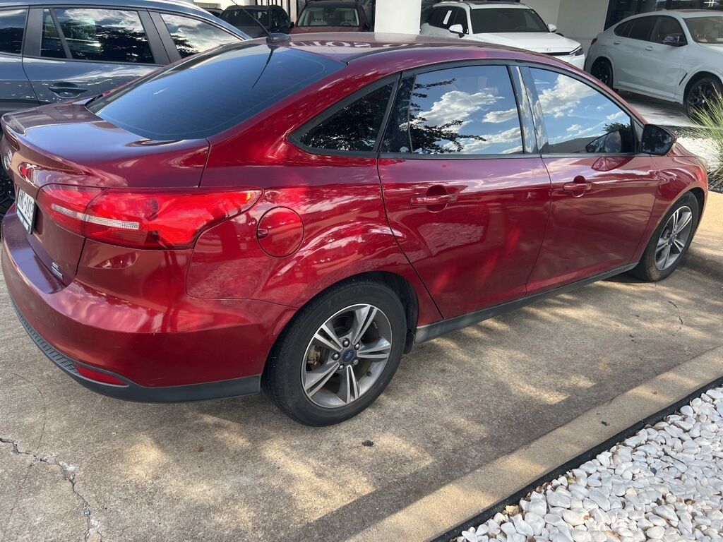 2017 Ford Focus SE photo 4