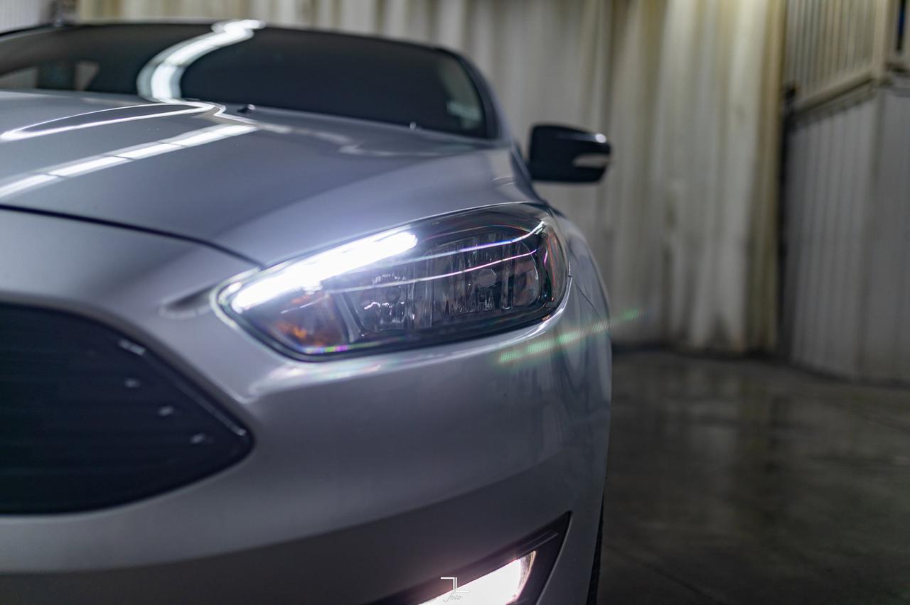 2017 Ford Focus SEL Hatchback Nav Roof BCam Red Deer AB