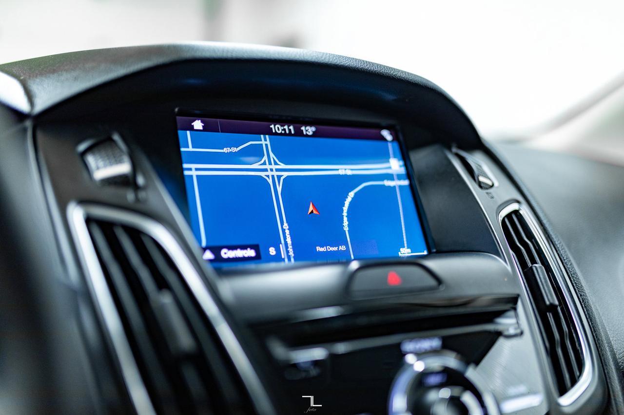 2017 Ford Focus SEL Hatchback Nav Roof BCam Red Deer AB