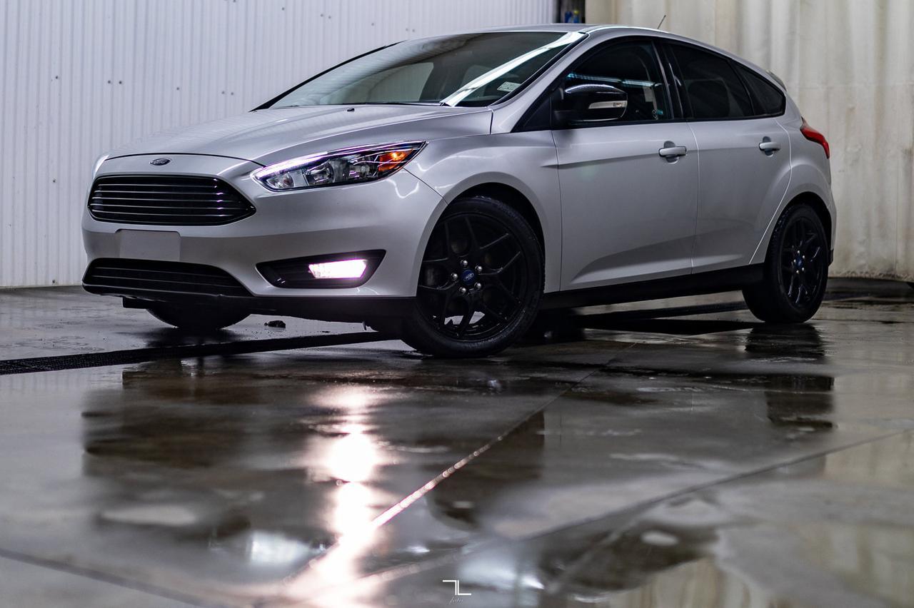 2017 Ford Focus SEL Hatchback Nav Roof BCam Red Deer AB