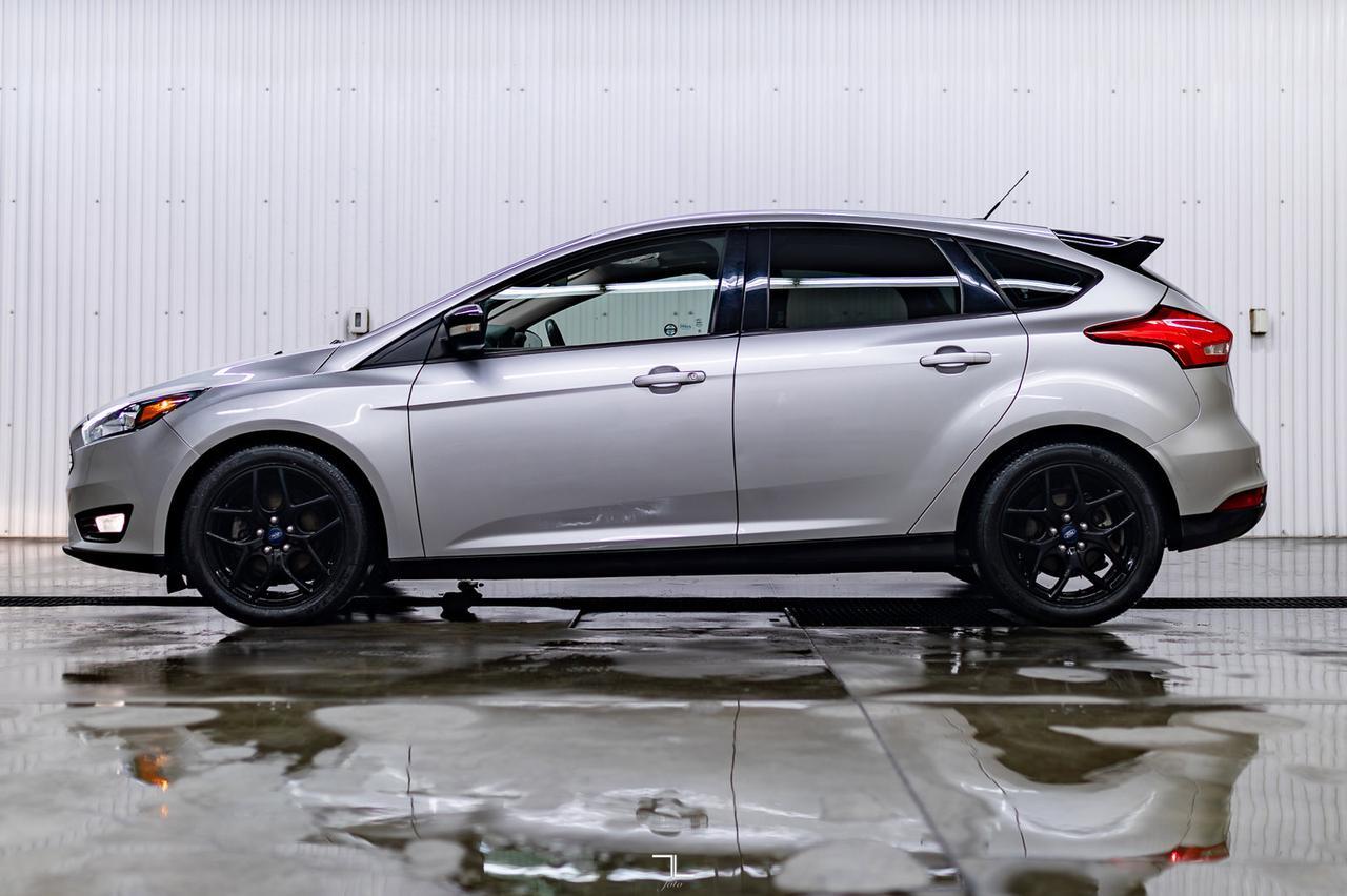 2017 Ford Focus SEL Hatchback Nav Roof BCam Red Deer AB