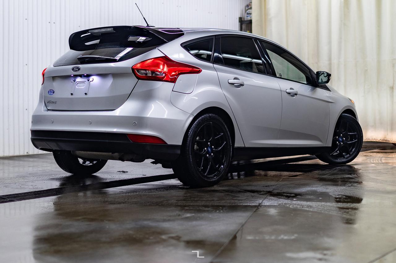 2017 Ford Focus SEL Hatchback Nav Roof BCam Red Deer AB