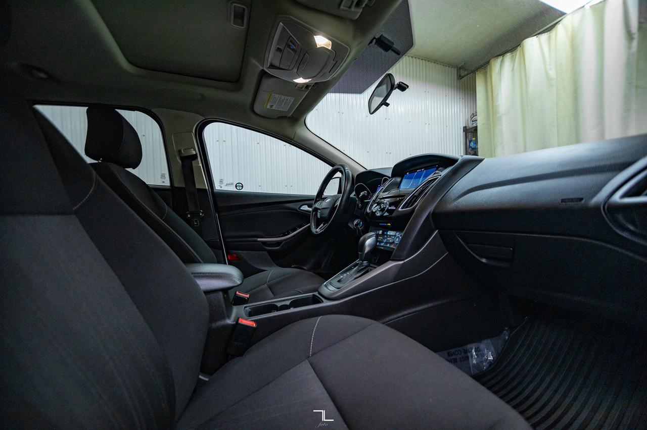 2017 Ford Focus SEL Hatchback Nav Roof BCam Red Deer AB