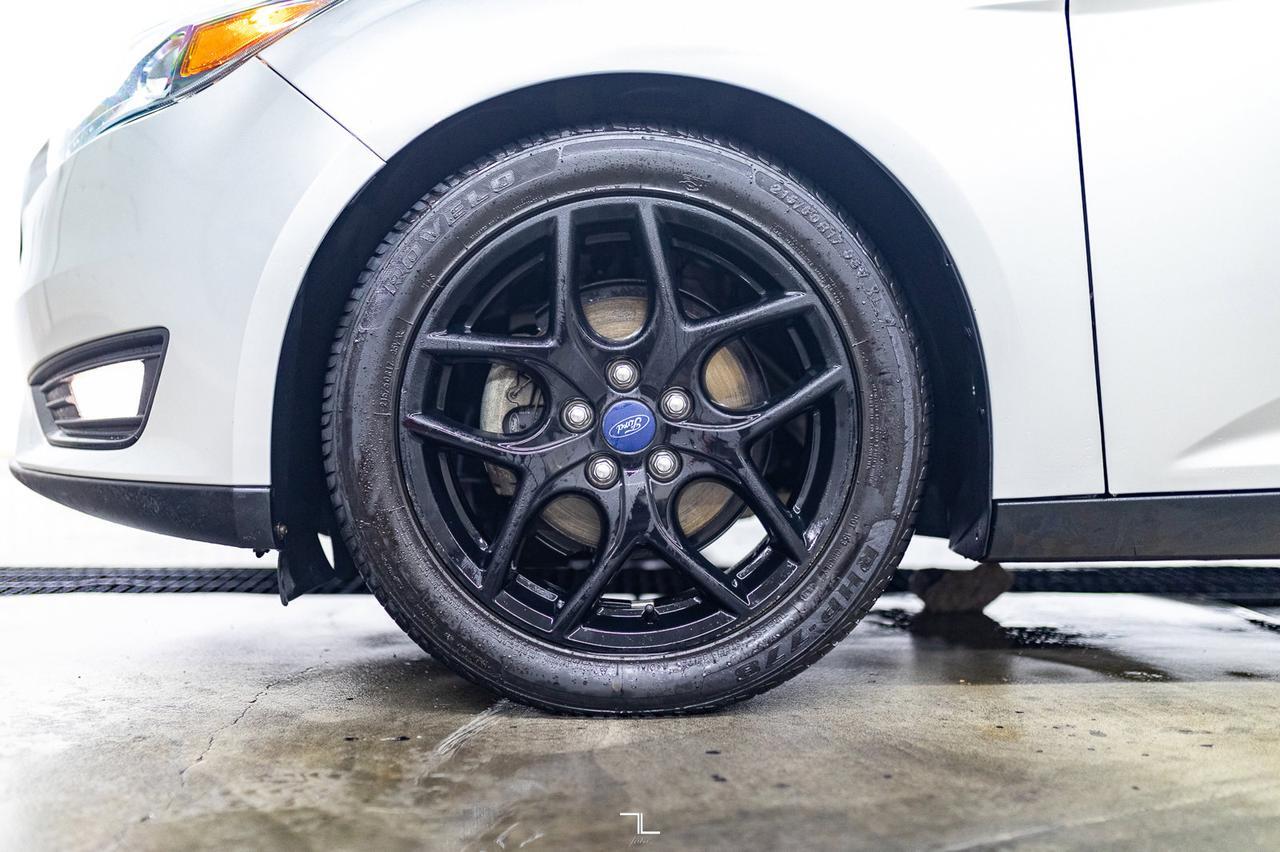 2017 Ford Focus SEL Hatchback Nav Roof BCam Red Deer AB