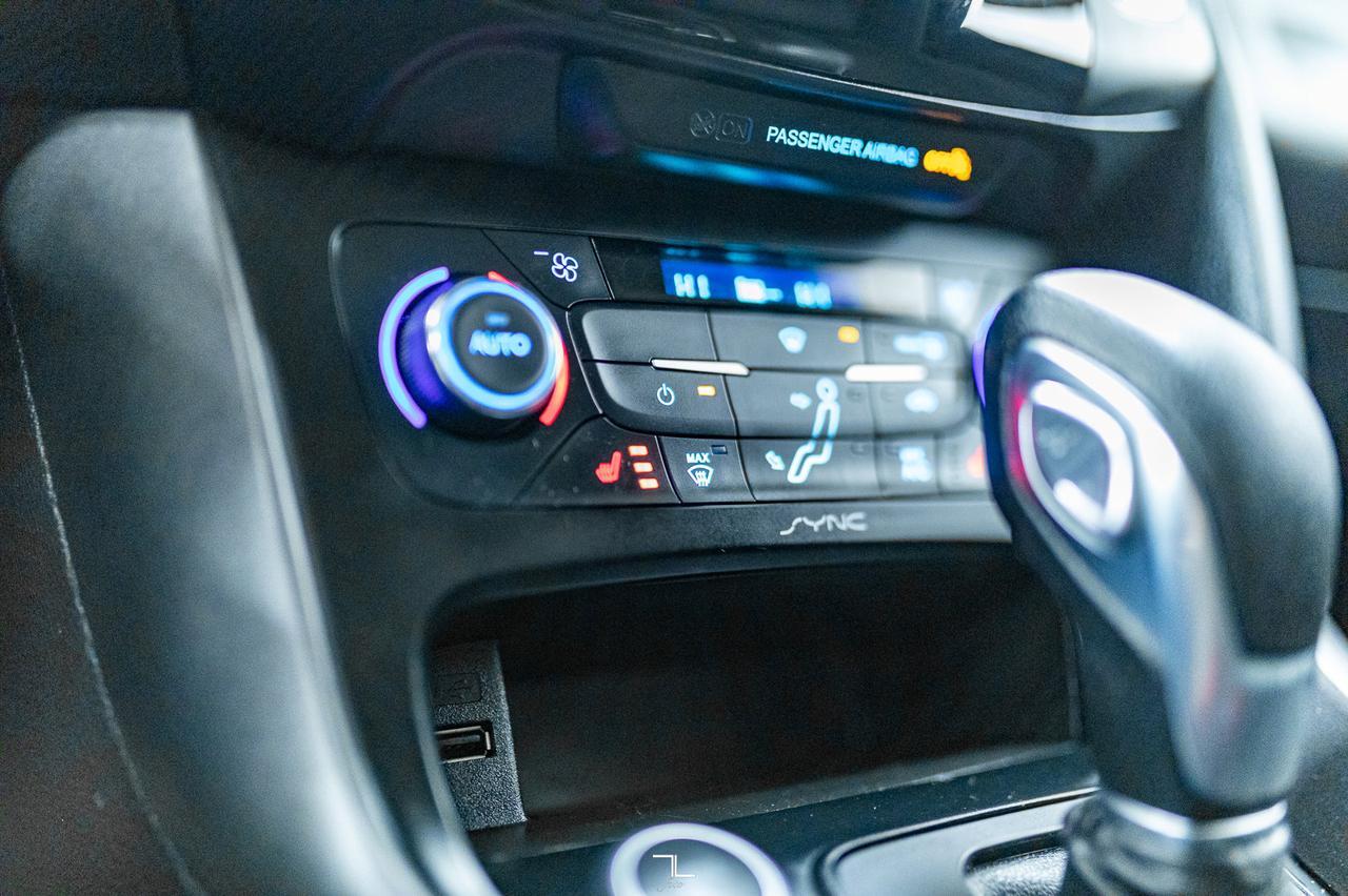 2017 Ford Focus SEL Hatchback Nav Roof BCam Red Deer AB