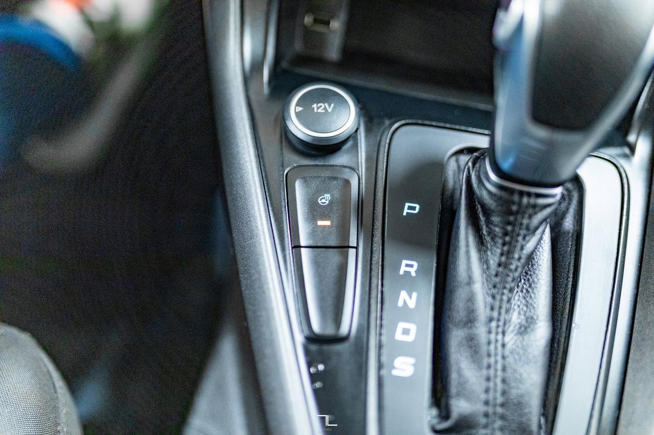 2017 Ford Focus SEL Hatchback Nav Roof BCam Red Deer AB