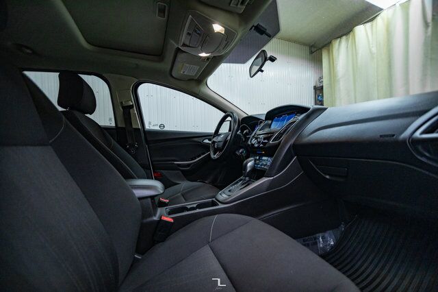 2017 Ford Focus SEL Hatchback Nav Roof BCam Red Deer AB