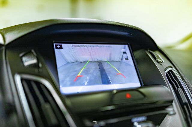 2017 Ford Focus SEL Hatchback Nav Roof BCam Red Deer AB