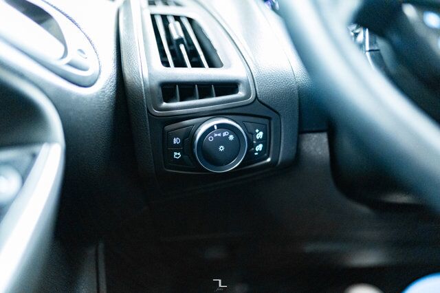 2017 Ford Focus SEL Hatchback Nav Roof BCam Red Deer AB