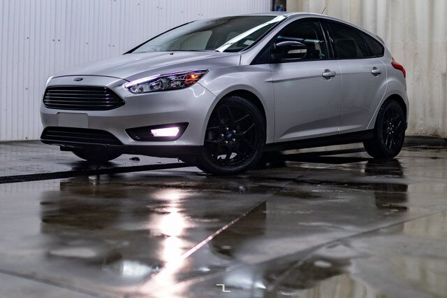2017 Ford Focus SEL Hatchback Nav Roof BCam Red Deer AB