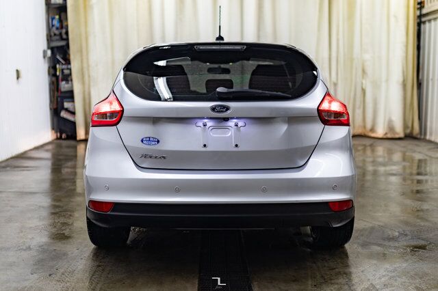 2017 Ford Focus SEL Hatchback Nav Roof BCam Red Deer AB