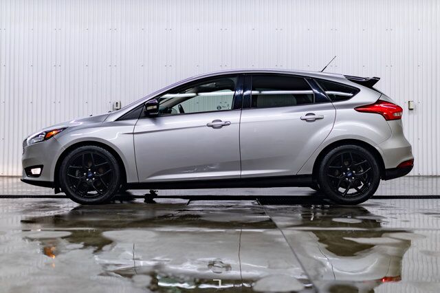 2017 Ford Focus SEL Hatchback Nav Roof BCam Red Deer AB