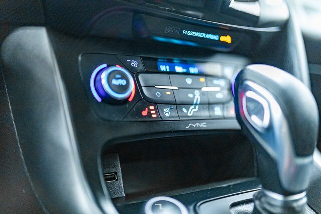 2017 Ford Focus SEL Hatchback Nav Roof BCam Red Deer AB