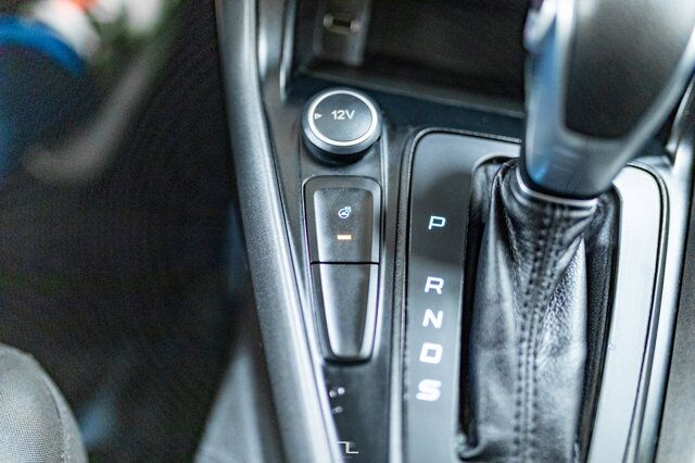 2017 Ford Focus SEL Hatchback Nav Roof BCam Red Deer AB