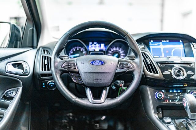 2017 Ford Focus SEL Hatchback Nav Roof BCam Red Deer AB