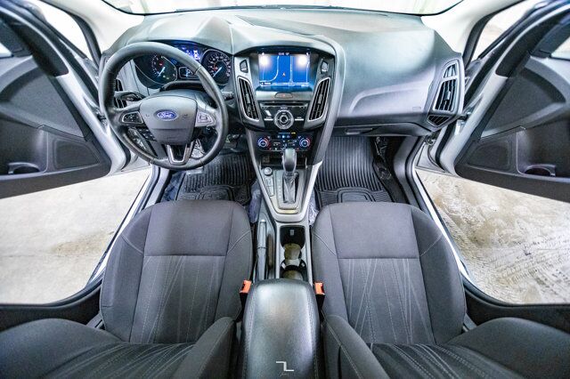 2017 Ford Focus SEL Hatchback Nav Roof BCam Red Deer AB