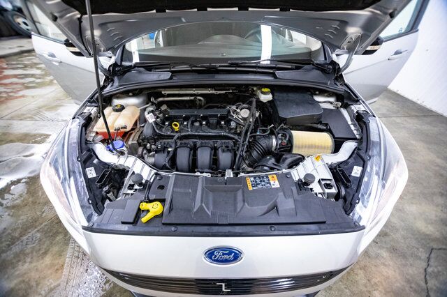 2017 Ford Focus SEL Hatchback Nav Roof BCam Red Deer AB