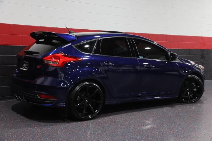 2017 Ford Focus ST 6-Speed Manual 4dr Hatchback Chicago IL