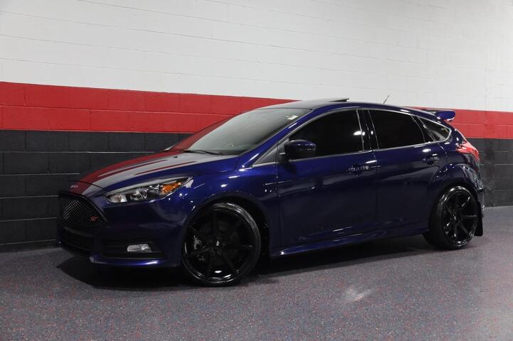 2017 Ford Focus ST 6-Speed Manual 4dr Hatchback Chicago IL