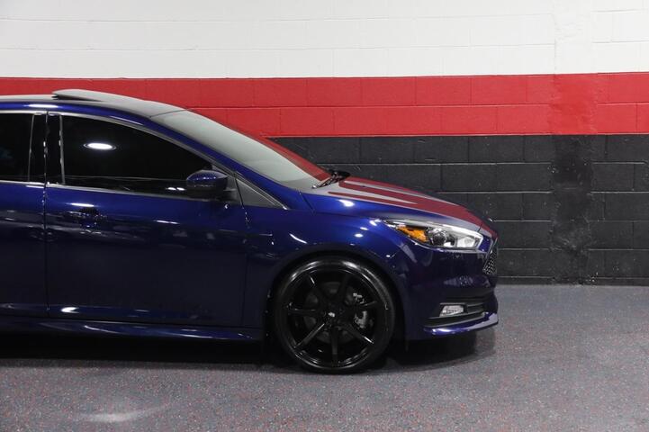 2017 Ford Focus ST 6-Speed Manual 4dr Hatchback Chicago IL