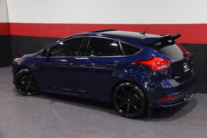 2017 Ford Focus ST 6-Speed Manual 4dr Hatchback Chicago IL