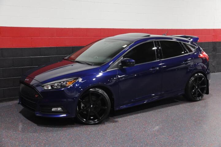 2017 Ford Focus ST 6-Speed Manual 4dr Hatchback Chicago IL