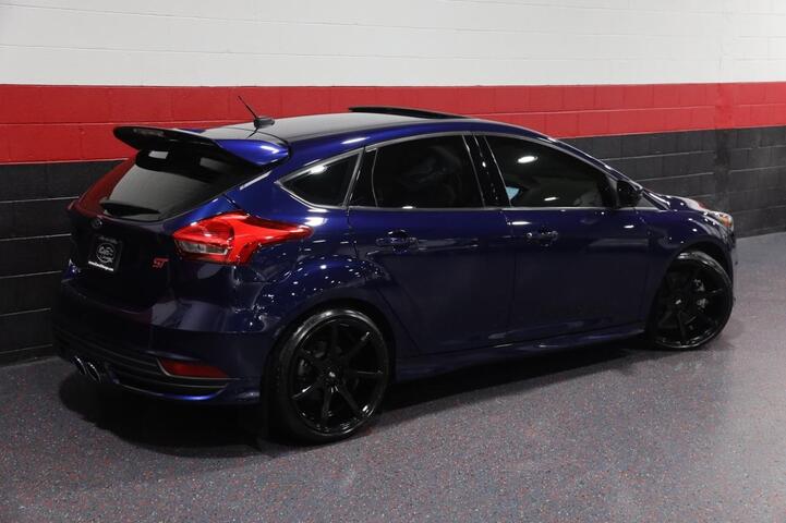 2017 Ford Focus ST 6-Speed Manual 4dr Hatchback Chicago IL