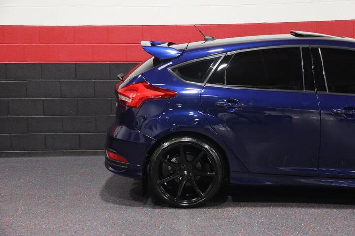 2017 Ford Focus ST 6-Speed Manual 4dr Hatchback Chicago IL