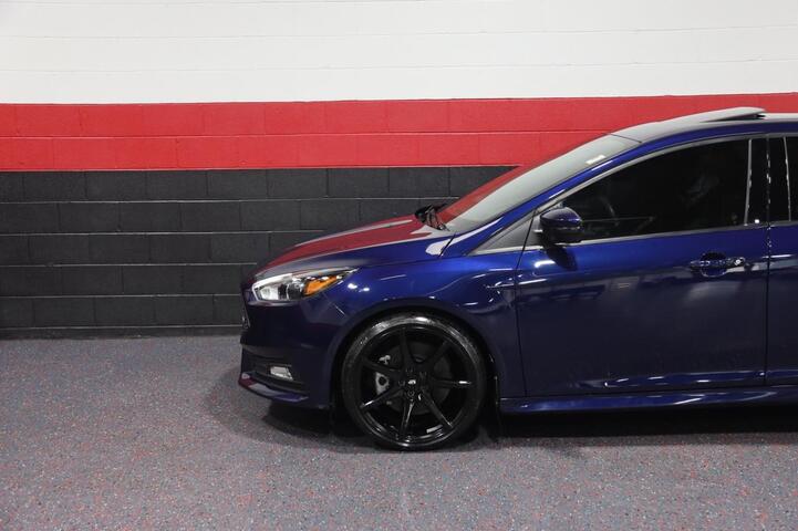 2017 Ford Focus ST 6-Speed Manual 4dr Hatchback Chicago IL