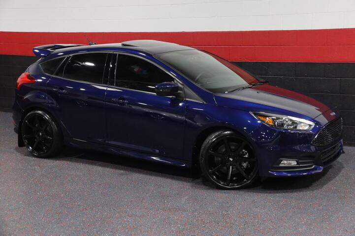 2017 Ford Focus ST 6-Speed Manual 4dr Hatchback Chicago IL