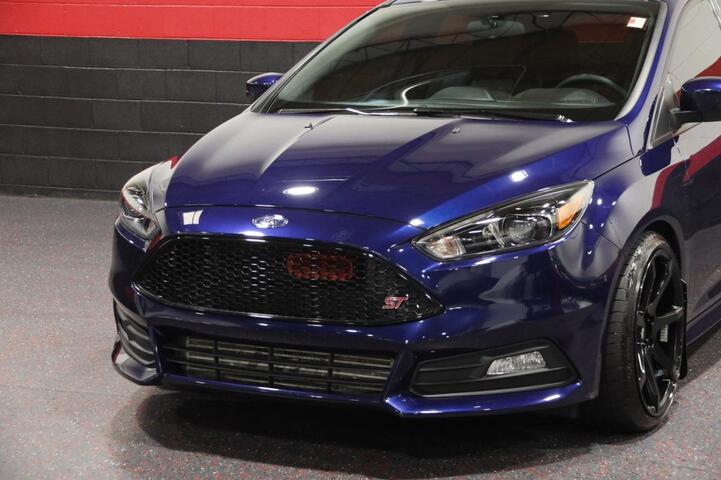 2017 Ford Focus ST 6-Speed Manual 4dr Hatchback Chicago IL