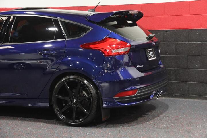 2017 Ford Focus ST 6-Speed Manual 4dr Hatchback Chicago IL