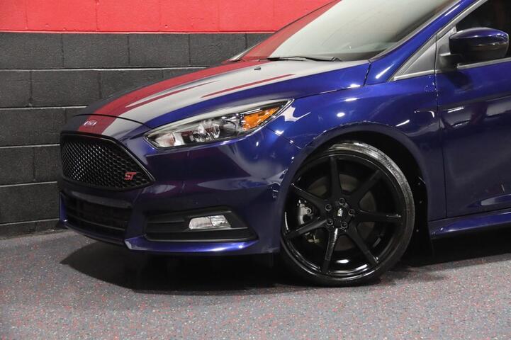 2017 Ford Focus ST 6-Speed Manual 4dr Hatchback Chicago IL