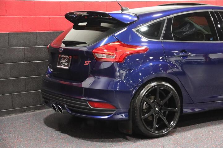 2017 Ford Focus ST 6-Speed Manual 4dr Hatchback Chicago IL