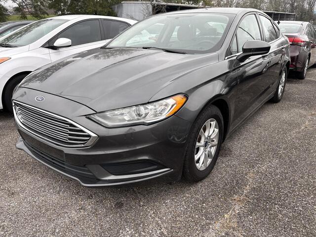 2017 Ford Fusion S's photo